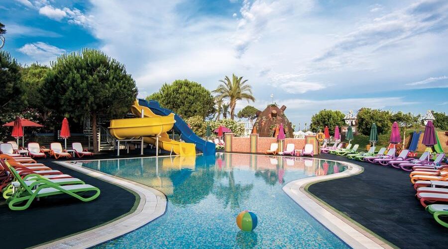 Antalya-Rixos-Premium-Belek-Rixy-Club-Kids-Pool-1