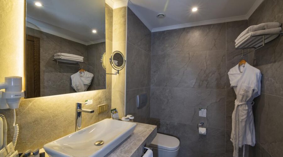 RIXOS SUNGATE ANTALYA BATHROOM