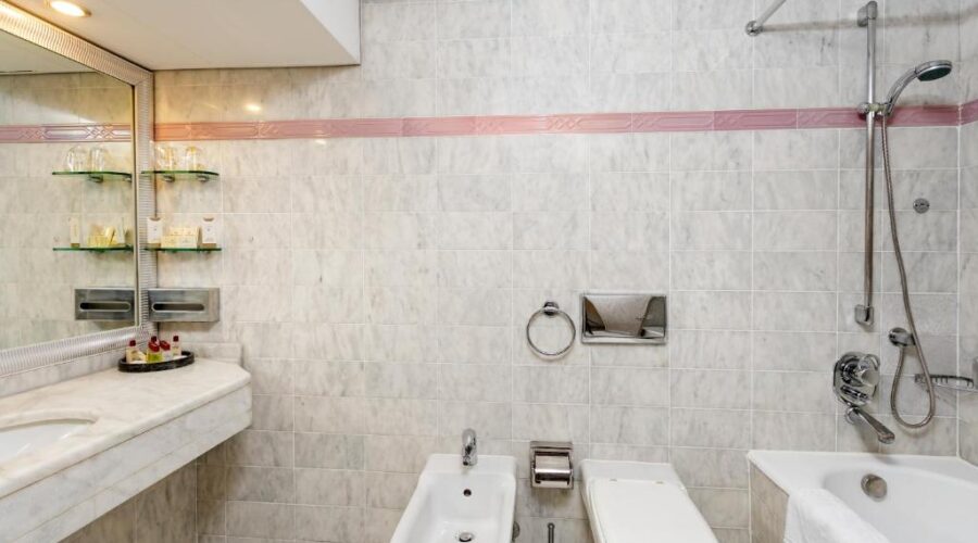 Ozkaymak Falez Hotel Antalya bathroom
